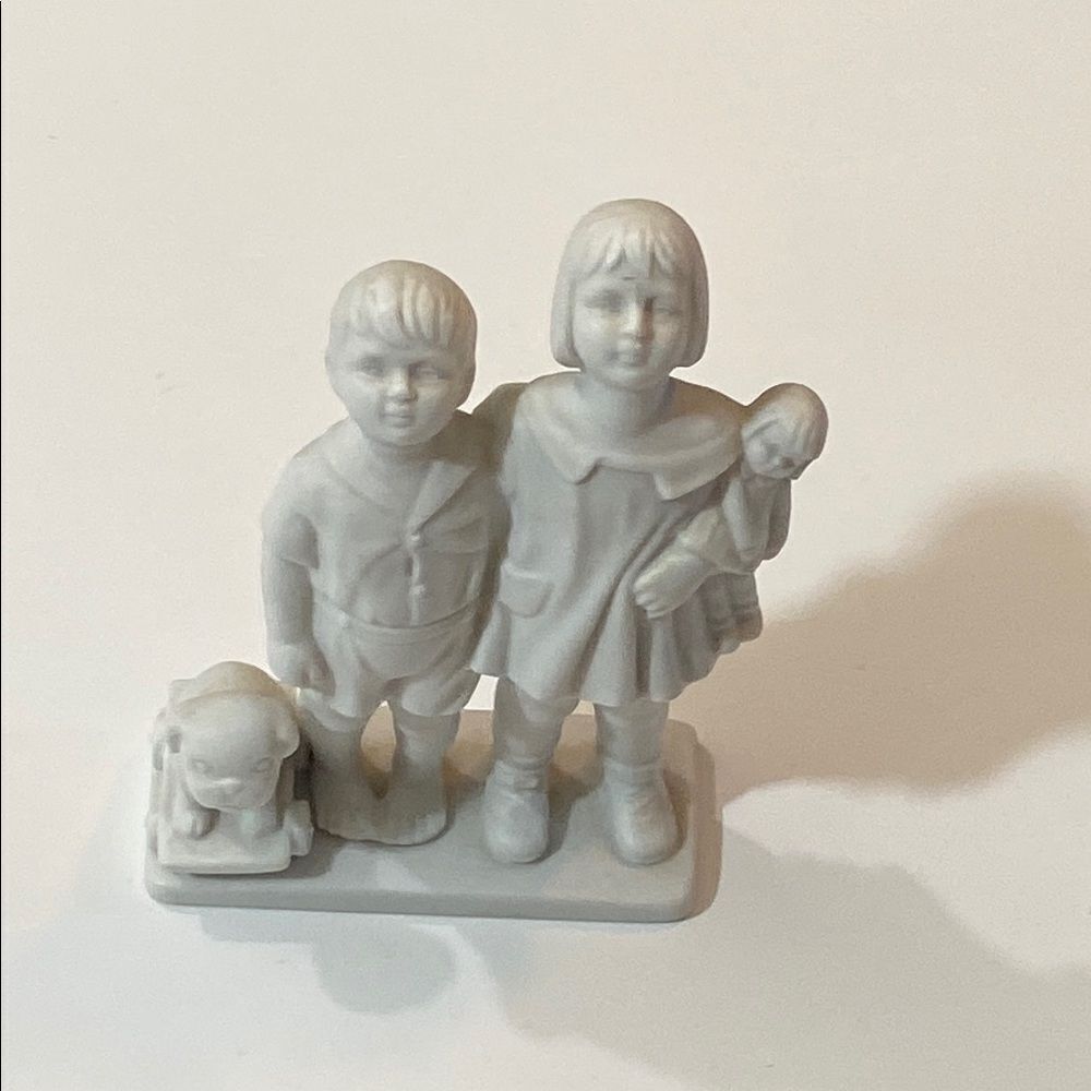 Memorial Sculpture Great Mausoleum White Porcelain Figurine of Children
